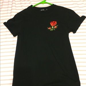 Unisex small roses black T-shirt